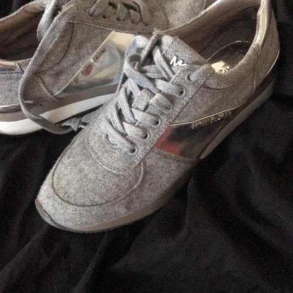 Michael Kors active wear - Picture 2 of 5